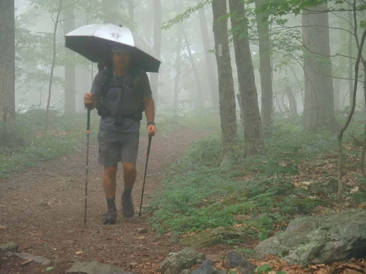 This Hiking Backpack Has a Retractable Umbrella - TheSuperBOO!