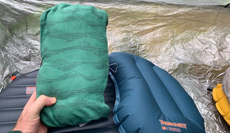 Therm-a-Rest Comprimeerbaar kampeer- en rugzakkussen, small - 30,5 x 40,5 cm, Desert